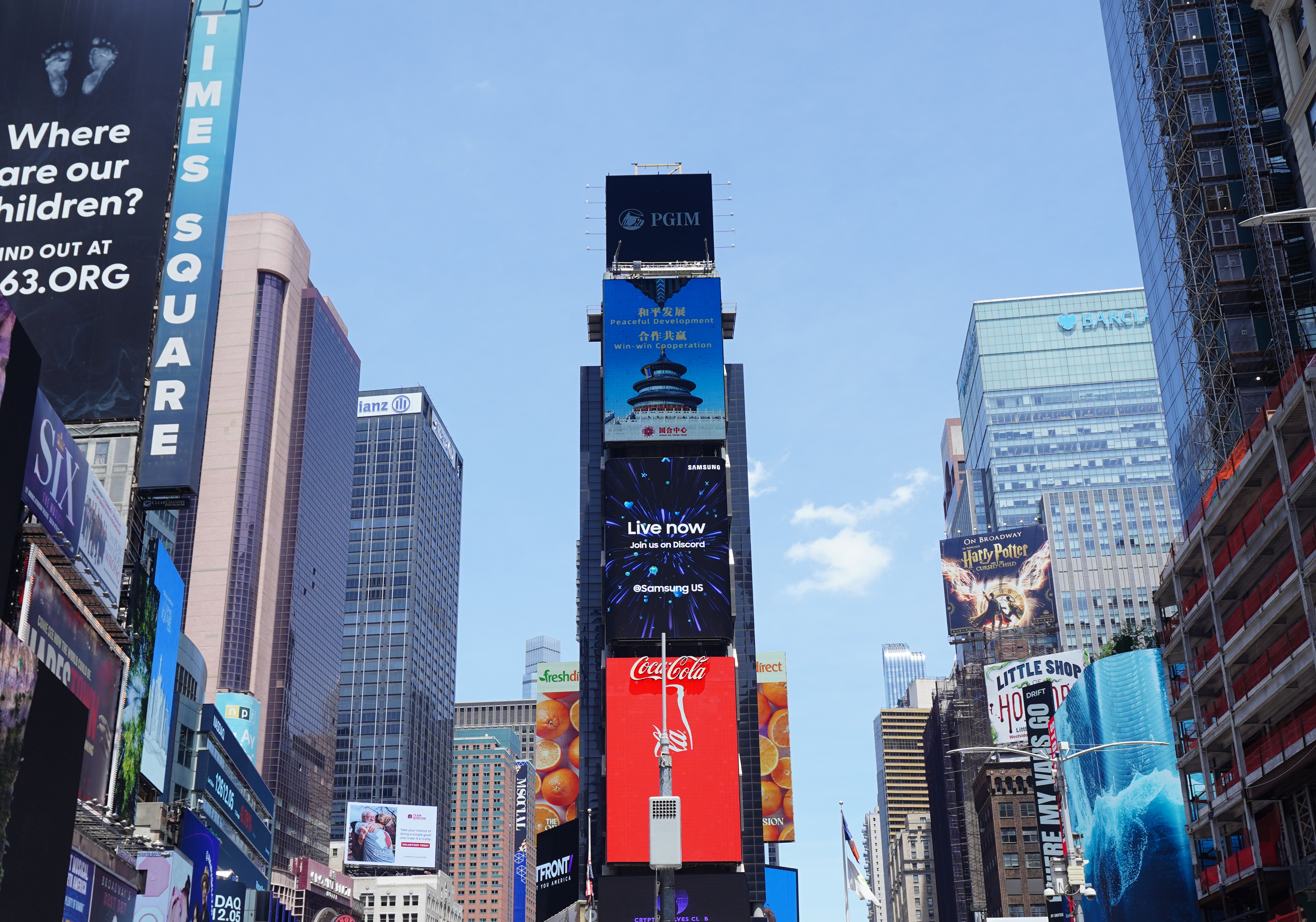 国际合作中心发布《感知世界的温度》宣传片亮相纽约时报广场大屏