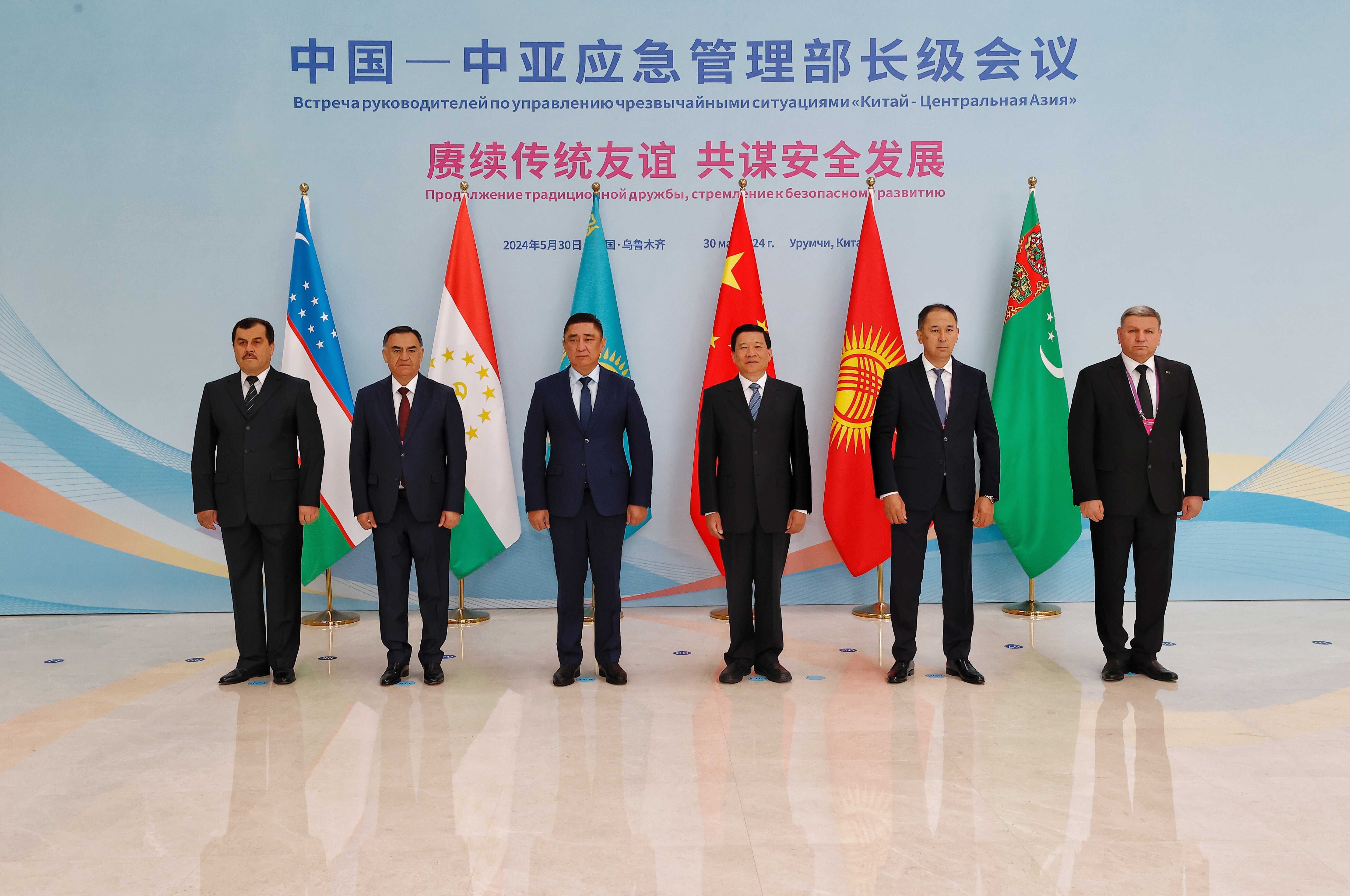 复合安全视域下中国与中亚国家安全合作的演进与路径选择