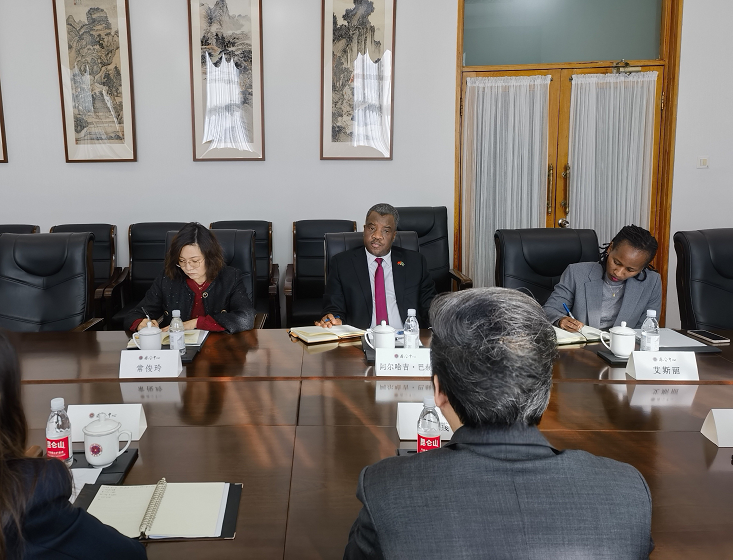 非盟驻华代表巴赫到访国际合作中心