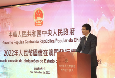 稳步推进国内金融市场的发展与开放