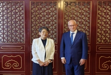英国驻华大使魏磊到访国际合作中心