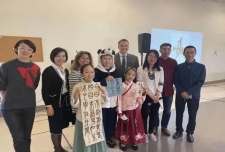 传授书法线条之美 展示中国文化魅力——中国驻美国大使馆文化处赴美波多马克学校举办书法讲座