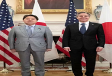 对冲中的摇摆：三边互动下的日本“印太战略”演进