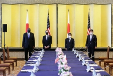 美国加紧遏华背景下日本的战略选择