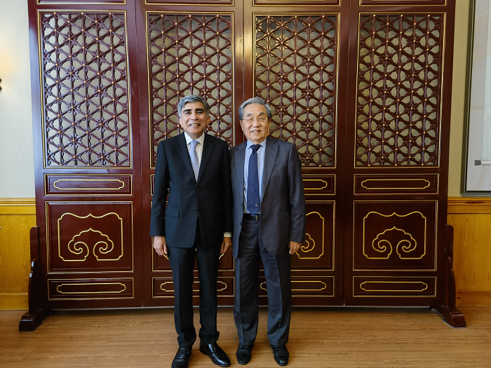 亚洲开发银行中国首席代表萨法尔·帕尔韦兹到访国际合作中心