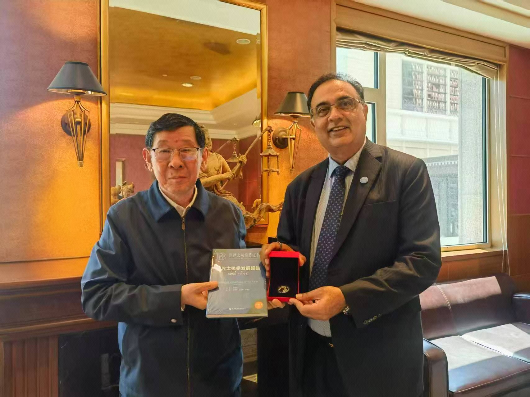 委会副主任李闽榕（左）与夏泽翰（右）
